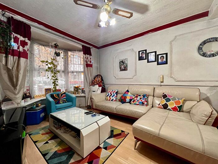 3 Bedroom Terraced House For Sale In Jedburgh Road, Plaistow, E13