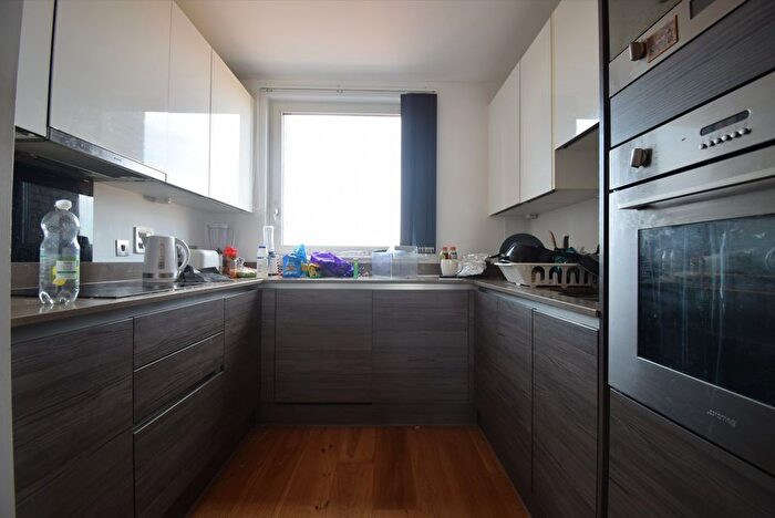 3 Bedroom Flat To Rent In Plough Way, London, SE16