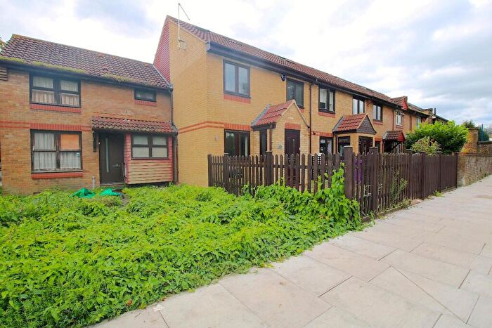 3 Bedroom House To Rent In Cephas Street, London, E1