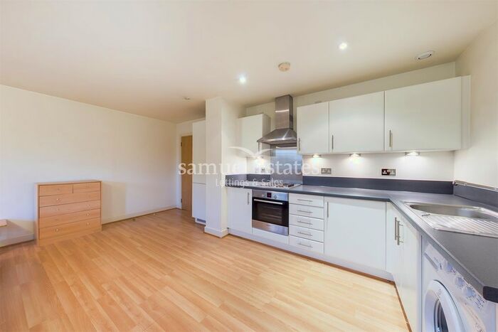 1 Bedroom Flat To Rent In Bray Court, Meath Crescent, Bethnal Green, E2
