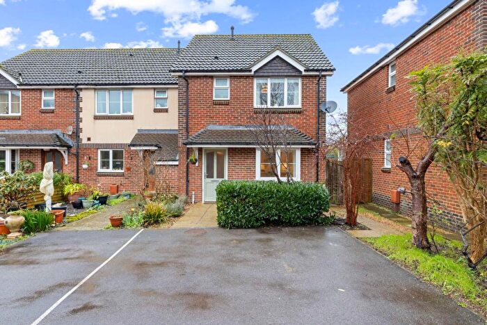 3 Bedroom End Of Terrace House For Sale In Mosse Gardens, Chichester, PO19