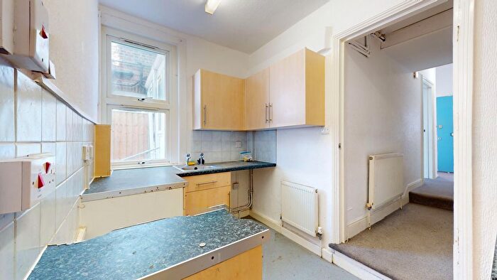 3 Bedroom Block Of Flats For Sale In Isla Road, London, SE18