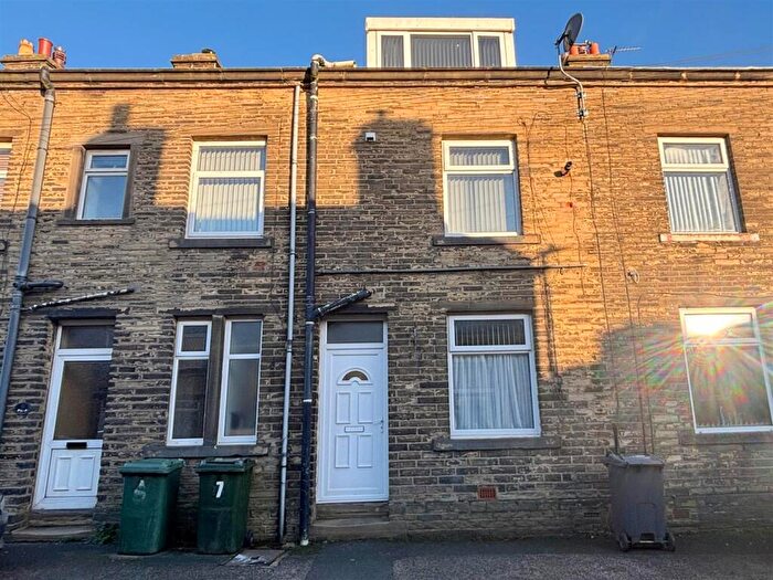 2 Bedroom Property For Sale In Brunswick Street, Queensbury, Bradford, BD13