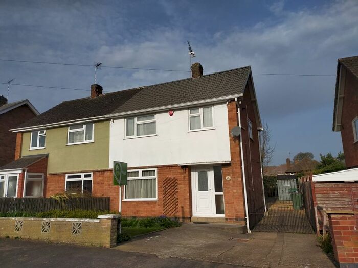 3 Bedroom Semi-Detached House To Rent In Avondale Road, Wigston, LE18