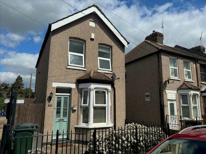 3 Bedroom Detached House To Rent In Colney Road, Dartford, DA1