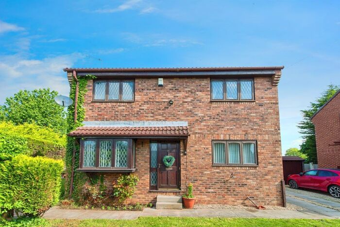 3 Bedroom Detached House For Sale In The Poplars, Knottingley, WF11