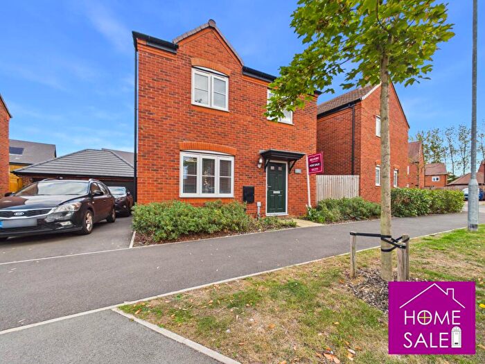 4 Bedroom Detached House For Sale In Watermill Way, Northampton, NN4