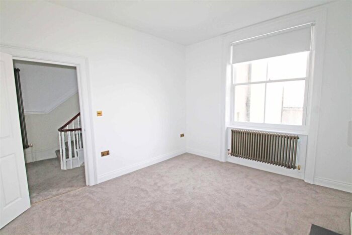 3 Bedroom Flat To Rent In Lansdowne Place, Hove, BN3