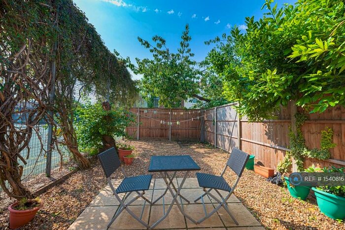 3 Bedroom End Of Terrace House To Rent In Howley Road, Croydon, CR0