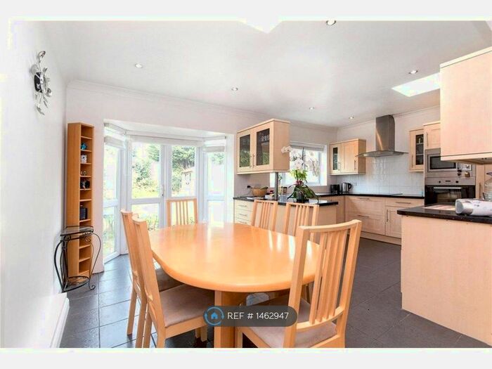 3 Bedroom Semi-Detached House To Rent In Wricklemarsh Road, London, SE3