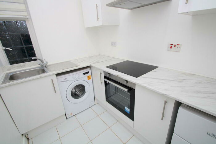 Apartment To Rent In Addiscombe Road, Croydon, CR0