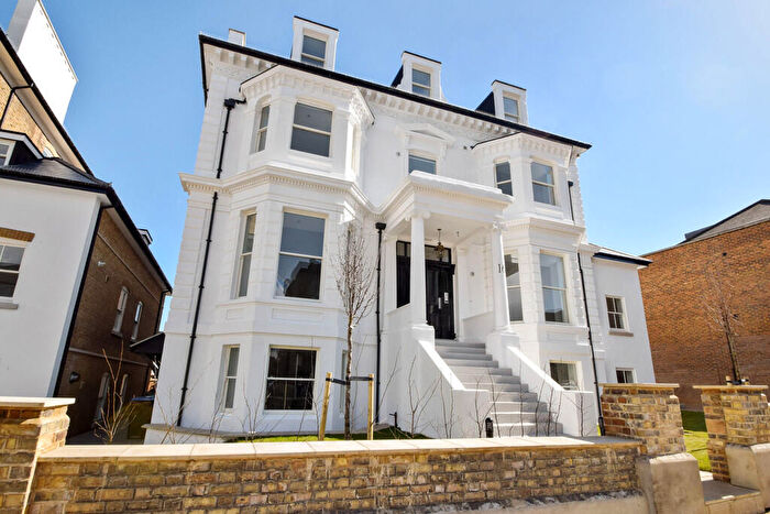 2 Bedroom Apartment To Rent In Avenue Elmers, Surbiton, KT6