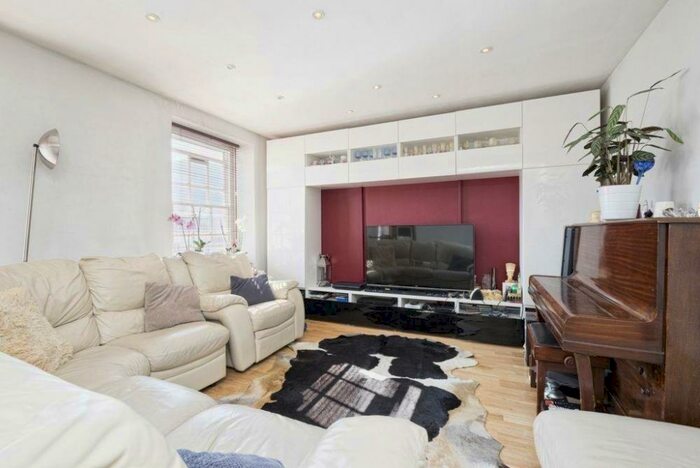 4 Bedroom Maisonette To Rent In Levita House, Chalton Street, NW1