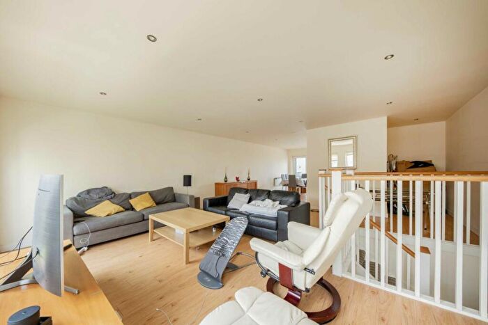 2 Bedroom Flat For Sale In Heritage Avenue, London, NW9