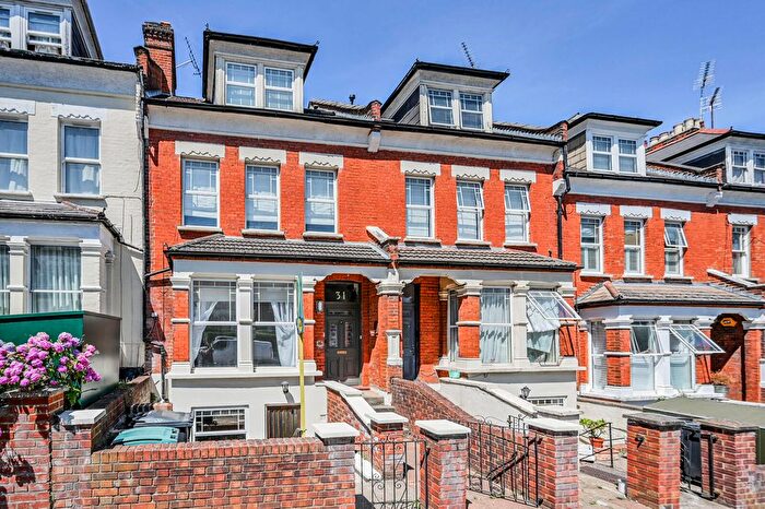 2 Bedroom Flat For Sale In Glebe Road, Hornsey, London, N8