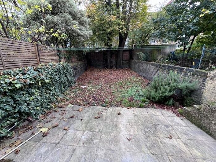 2 Bedroom Flat To Rent In Amhurst Road, London, E8