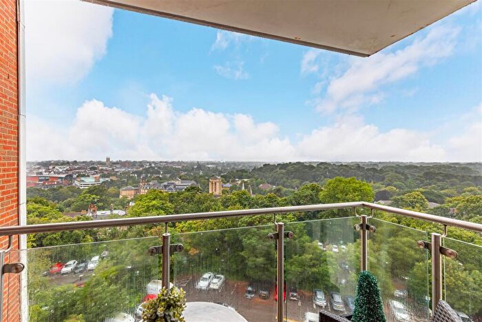 2 Bedroom Flat To Rent In Th Floor Apartment In Richmond Gate, BH2