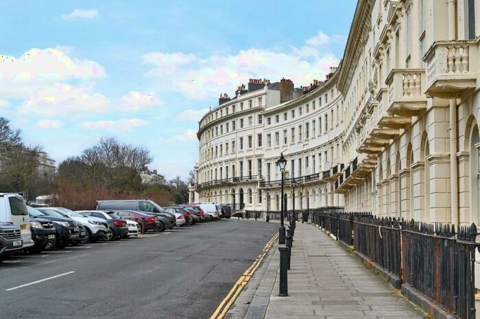 3 Bedroom Apartment To Rent In Adelaide Crescent, Hove, BN3