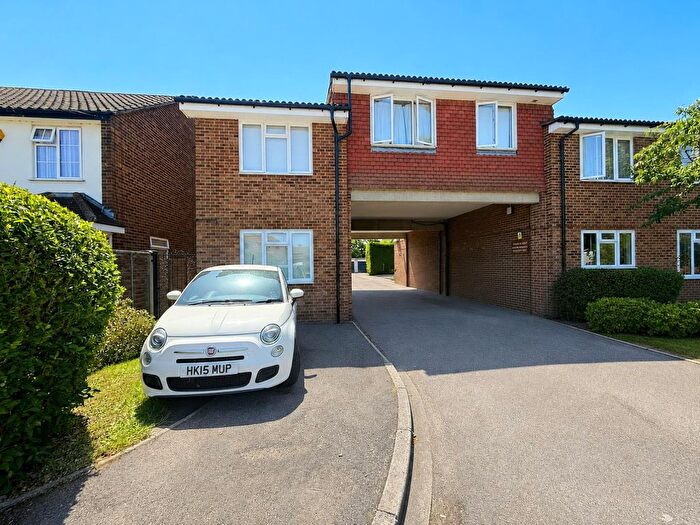 1 Bedroom Property For Sale In Staines Road West, Ashford, TW15