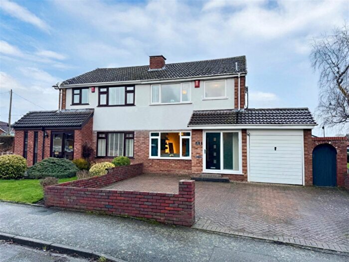 3 Bedroom Semi Detached House To Rent In Holly Grove, Bromsgrove, B61