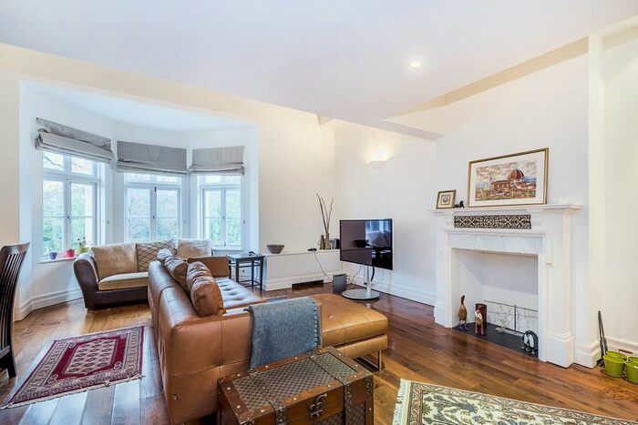 3 Bedroom Flat To Rent In Wimbledon Park Side, London, SW19