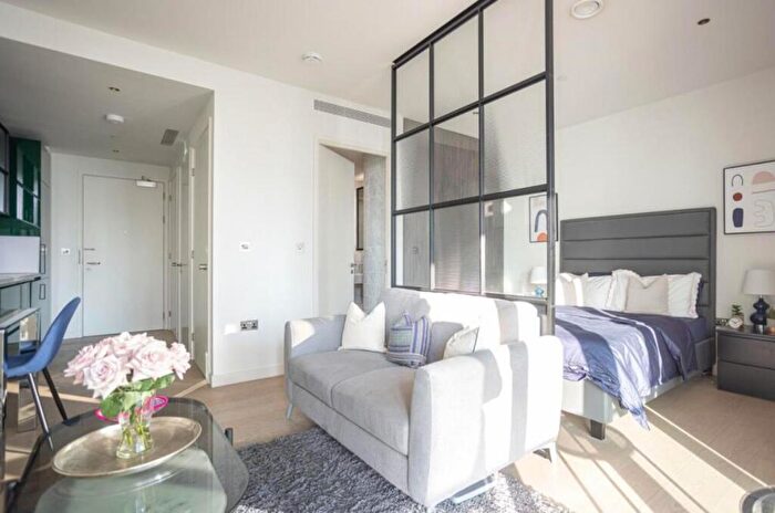Apartment To Rent In Wardian, Canary Wharf, E14