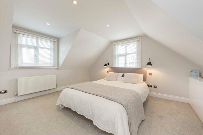 3 Bedroom Flat To Rent In Wellesley Road, London, W4