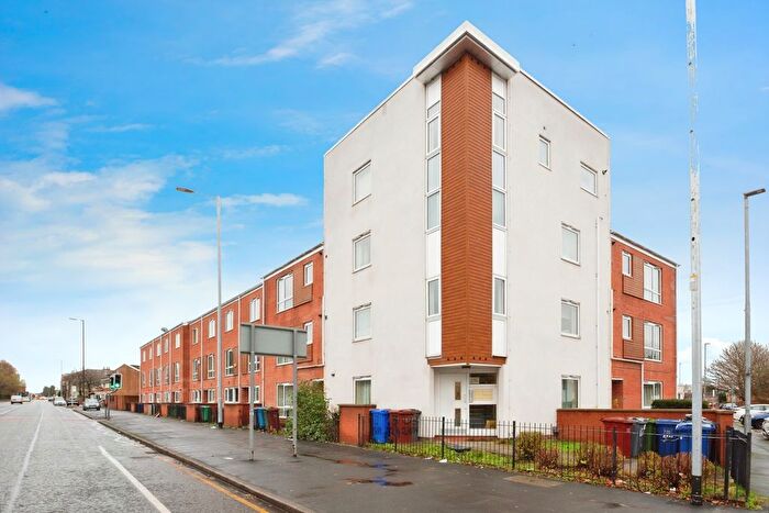 2 Bedroom Flat To Rent In Stockport Road, Manchester, Greater Manchester, M13