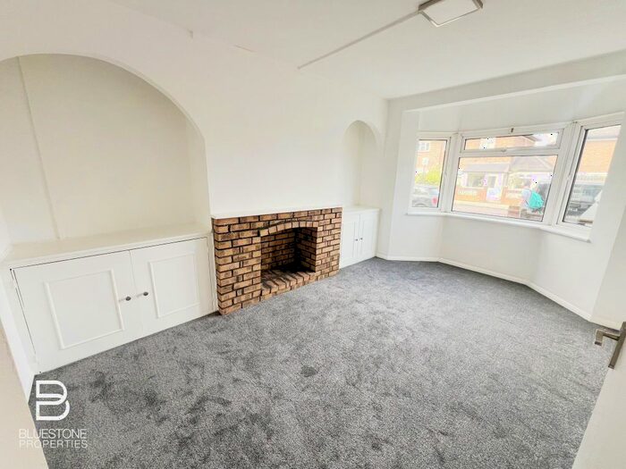 2 Bedroom Flat To Rent In Brathway Road, London, SW18
