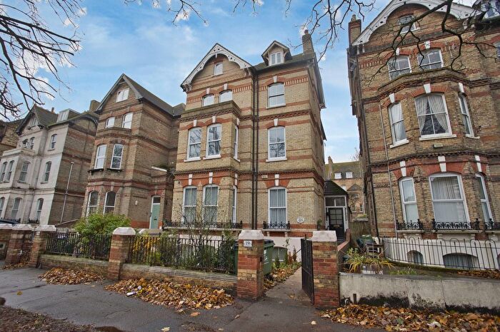 2 Bedroom Flat For Sale In Earls Avenue, Folkestone, CT20