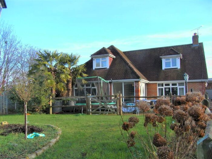 4 Bedroom House For Sale In Bedroom Detached House In Effingham, KT24
