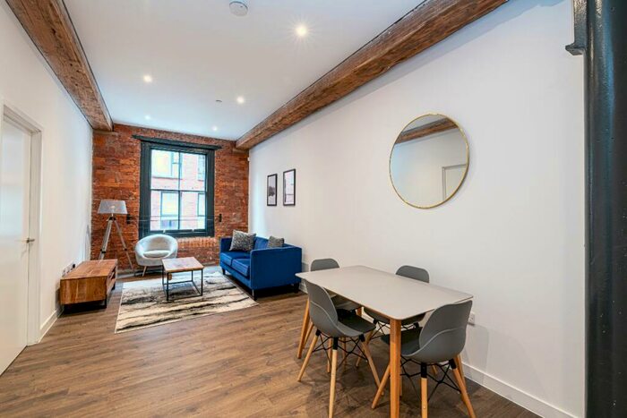 2 Bedroom Apartment To Rent In Flat, Printing Press House, School Street, M4