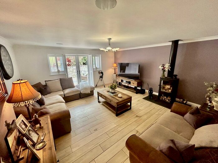 4 Bedroom Detached House For Sale In Gilfach Road, Tonyrefail, Porth, Mid Glamorgan., CF39