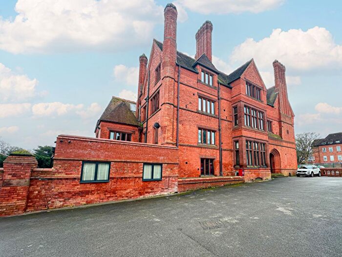 2 Bedroom Flat For Sale In Devonshire Place, Redcourt Manor, CH43