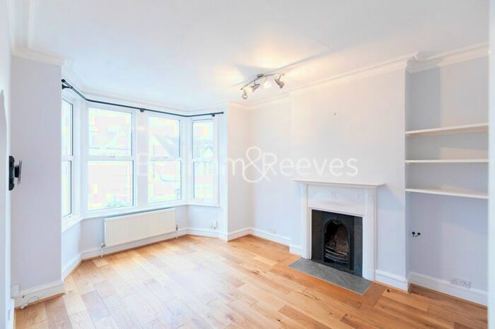 2 Bedroom Flat To Rent In Summerlands Avenue, Acton, W3