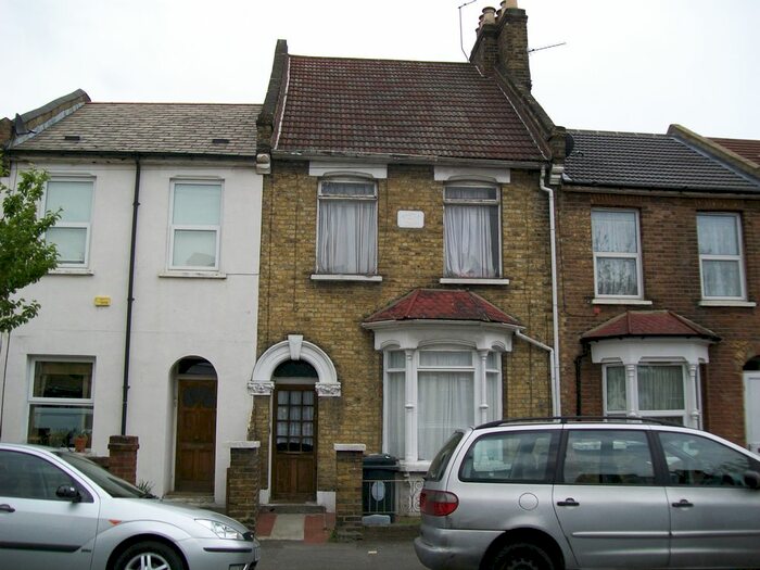 Studio To Rent In Ivy Road, London, E17
