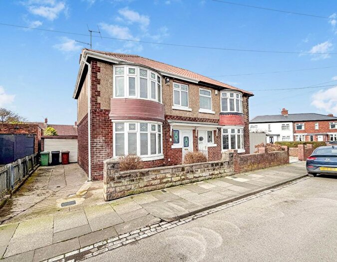 3 Bedroom Semi Detached House For Sale In Thornhill Gardens, Hartlepool, TS26