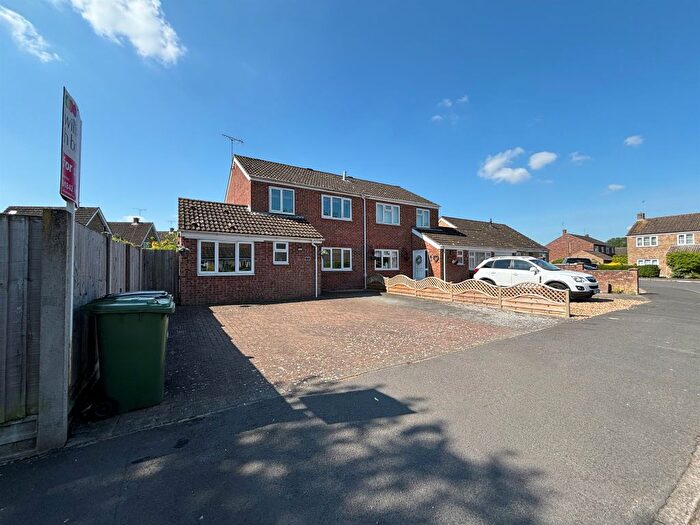 4 Bedroom Semi-Detached House For Sale In Malsters Close, Mundford, Thetford, IP26