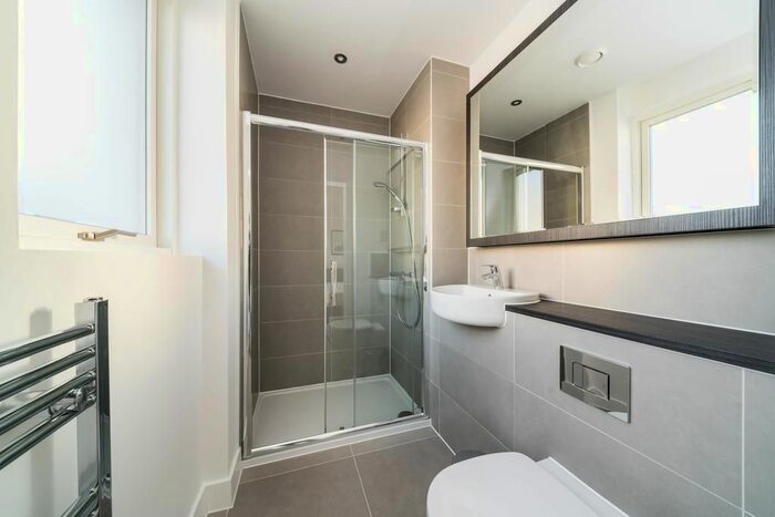 3 Bedroom Flat To Rent In Trinity Way, Acton, London, W3