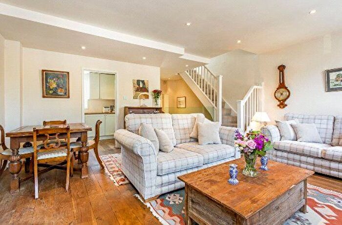 2 Bedroom Flat To Rent In Broughton Road, Fulham, SW6