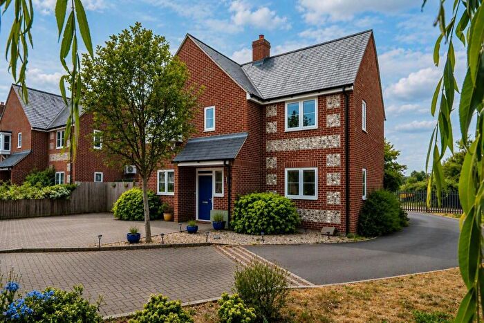 4 Bedroom Detached House For Sale In Clarendon Place, Petersfinger, Salisbury, SP5