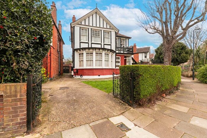 1 Bedroom Flat To Rent In Dartmouth Road, Kilburn, (Inclusive Of Water), NW2