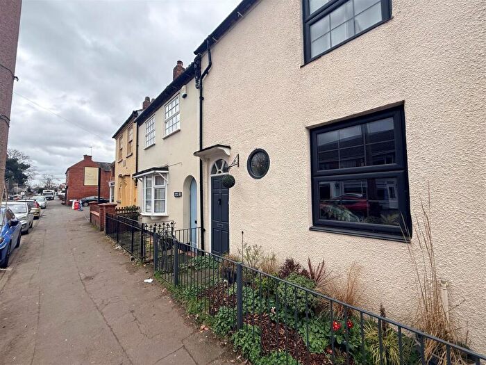 2 Bedroom End Of Terrace House For Sale In Enville Road, Kingswinford, DY6