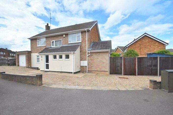 4 Bedroom Detached House For Sale In Rosslyn Crescent, Icknield, Luton, Bedfordshire, LU3