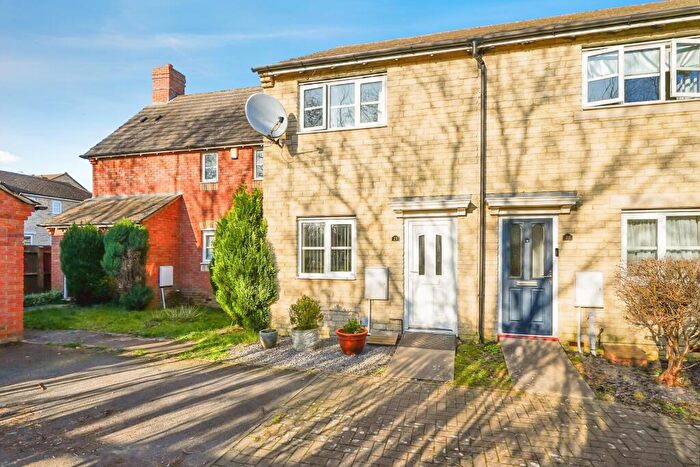 2 Bedroom Terraced House To Rent In Sanderling Close, Bicester, OX26
