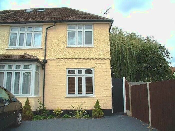 Studio To Rent In Sycamore Road, Farnborough GU14