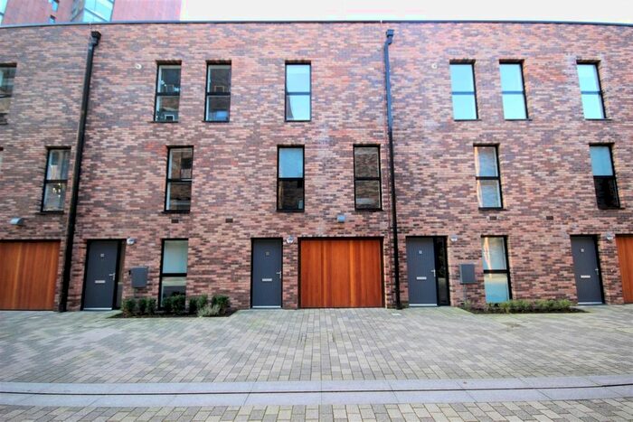 3 Bedroom Terraced House To Rent In Lockgate Mews, Manchester, M4