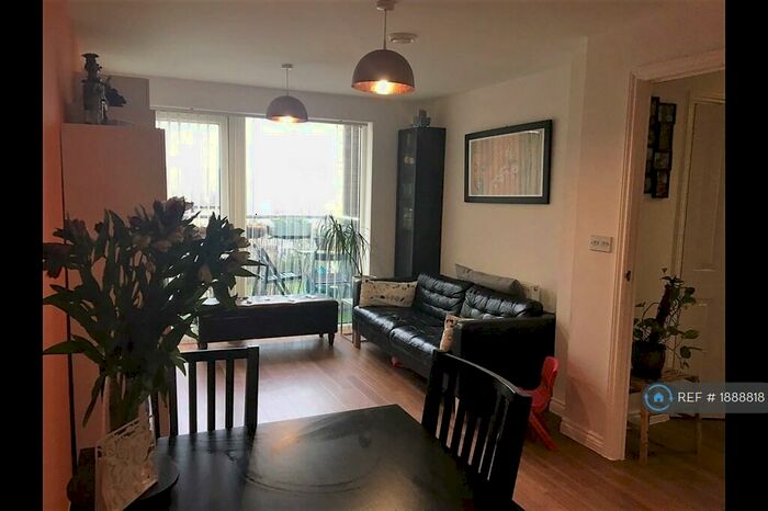 2 Bedroom Flat To Rent In Homesdale Road, Bromley, BR2