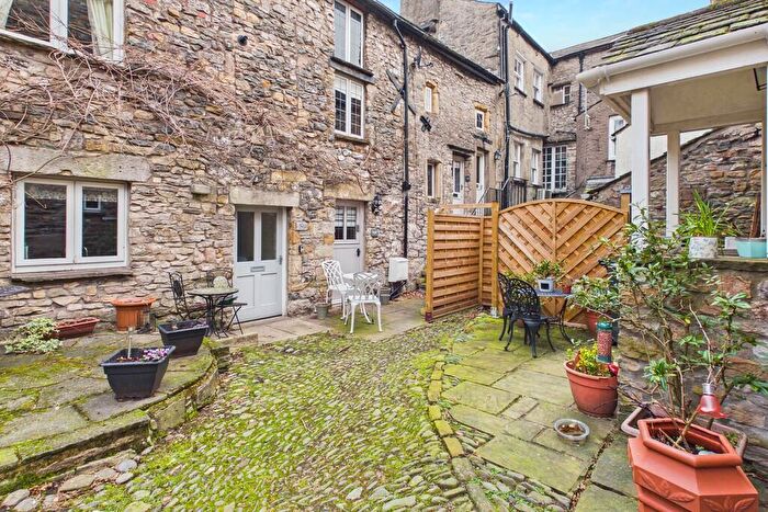 2 Bedroom Cottage For Sale In B Main Street, Kirkby Lonsdale, LA6