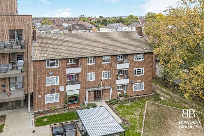 2 Bedroom Flat For Sale In Suffolk Road, Newbury Park, IG3
